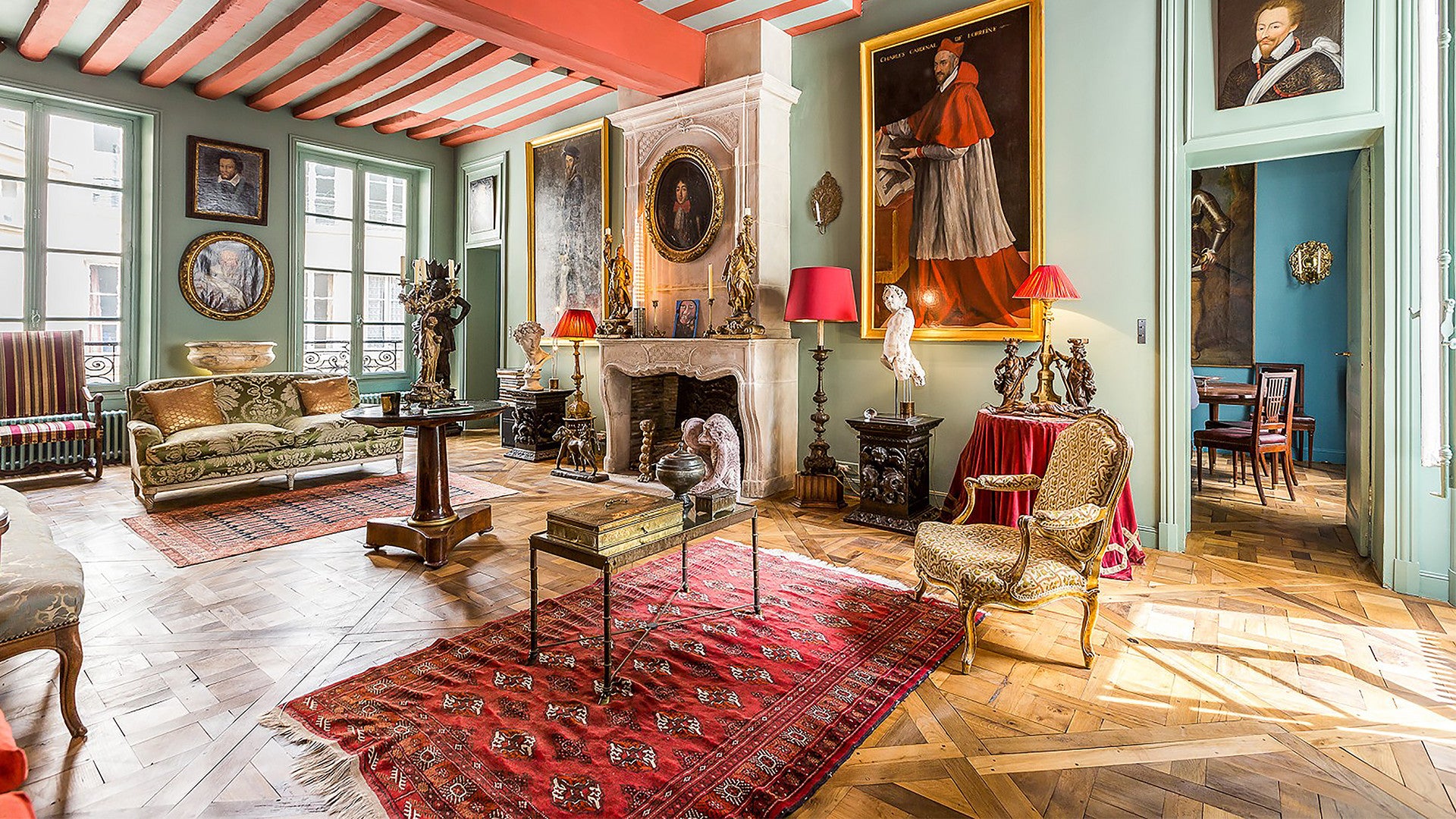 A PARIS APARTMENT  ON ÎLE DE LA CITÉ